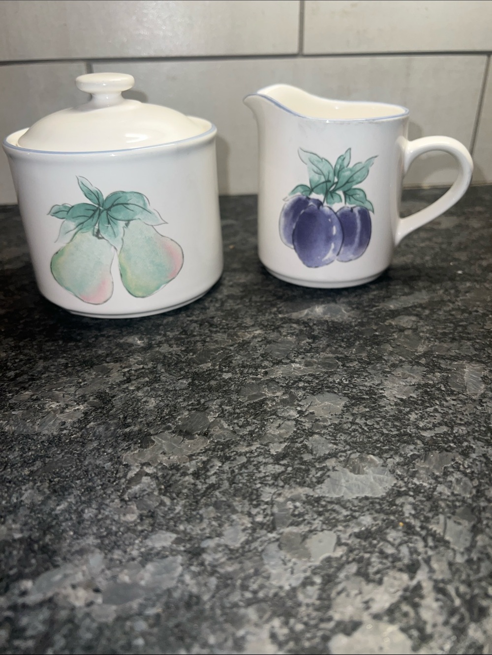 Classic White Fruit-Print Porcelain Creamer and Sugar Set. EXC CONDITION